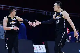 球场上的比拼团结大于分歧，CBA比赛散发强大力量的简单介绍