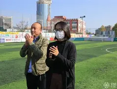 多特蒙德足球俱乐部继续保持领先优势的简单介绍
